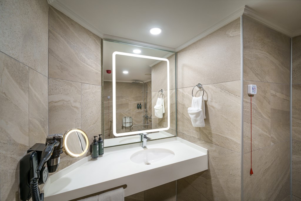 57245_Guest_bathroom_AC1_2-Custom