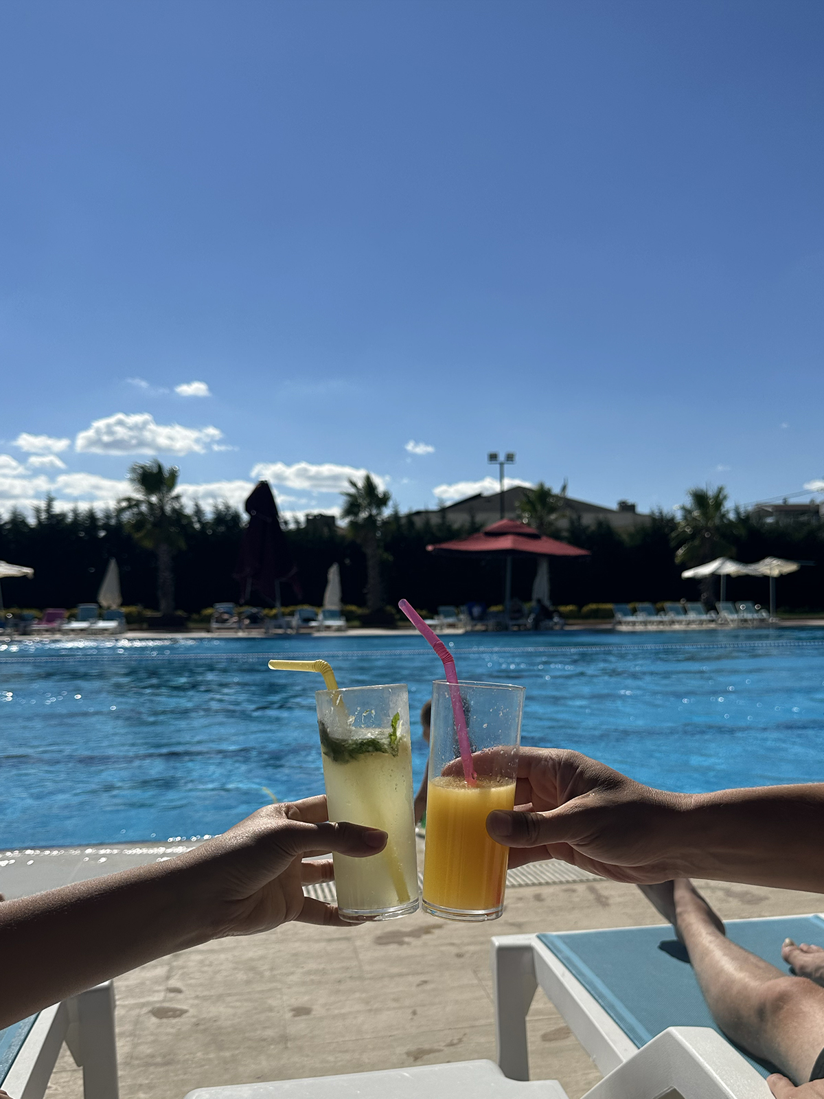 ramada-silivri-pool